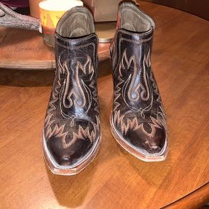 Brown ariat booties
